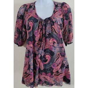 Daisy & Clover Anthropologie Purple Pink Floral Top Medium Short Sleeves Soft